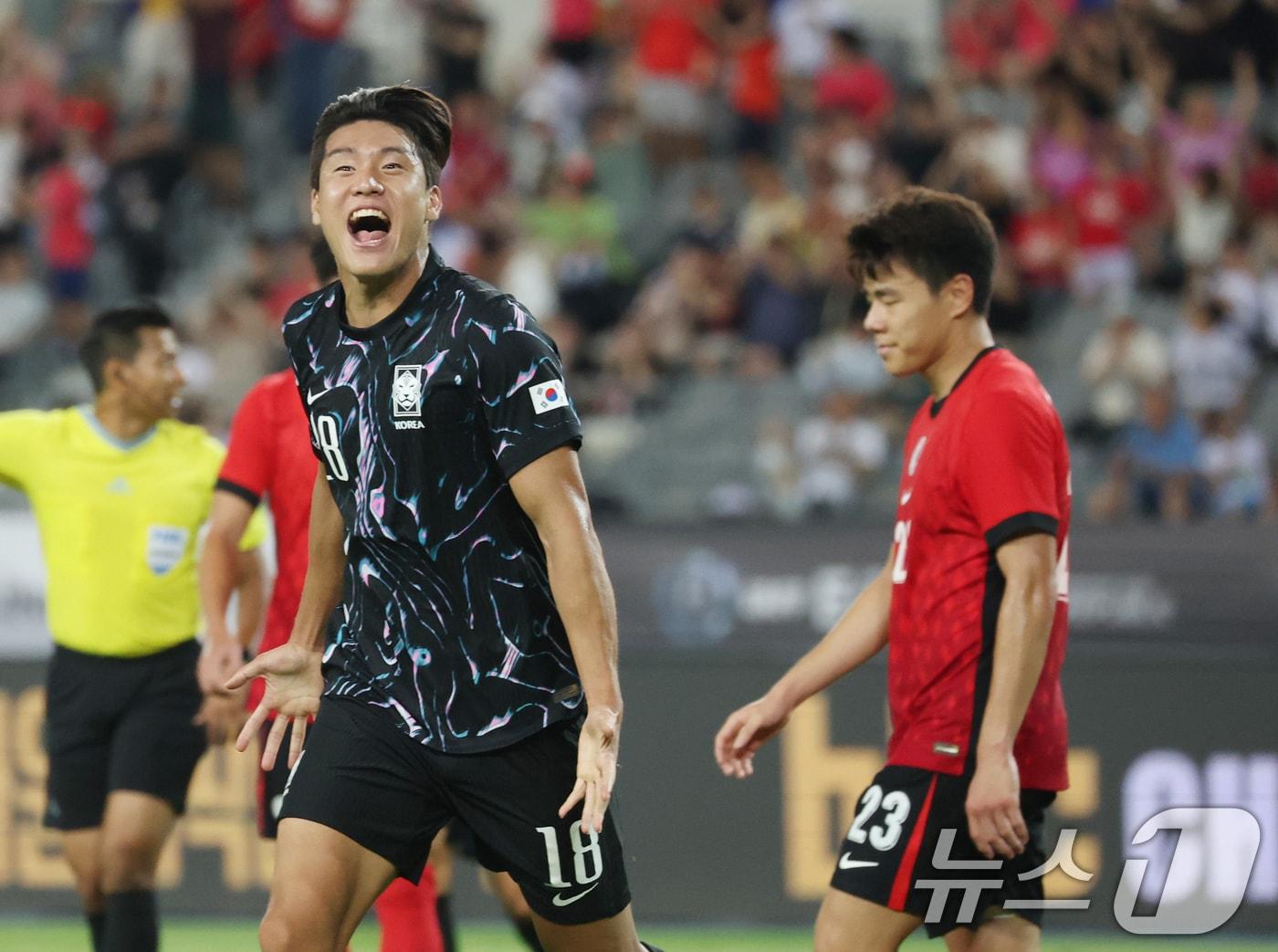 본문 이미지 - 이호재가 11일 오후 경기 용인시 처인구 용인미르스타디움에서 열린 2025 동아시아축구연맹&#40;EAFF&#41; E-1 챔피언십 남자부 대한민국과 홍콩의 경기에서 득점한 뒤 기뻐하고 있다. 2025.7.11/뉴스1 ⓒ News1 김영운 기자