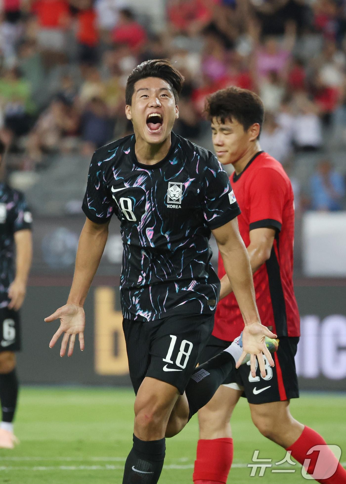본문 이미지 - 이호재가 11일 오후 경기 용인시 처인구 용인미르스타디움에서 열린 2025 동아시아축구연맹&#40;EAFF&#41; E-1 챔피언십 남자부 대한민국과 홍콩의 경기에서 득점한 뒤 기뻐하고 있다. 2025.7.11/뉴스1 ⓒ News1 김영운 기자