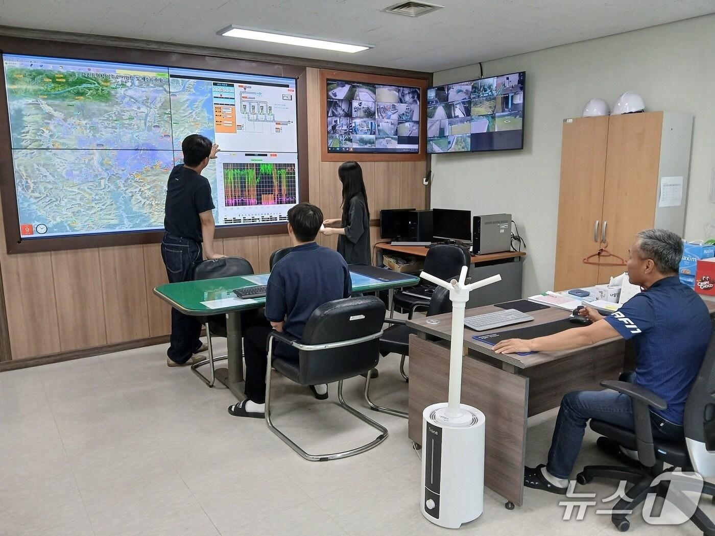 본문 이미지 - 급수상황실 운영 모습.(상수도사업본부 제공. 재판매 및 DB금지)/뉴스1