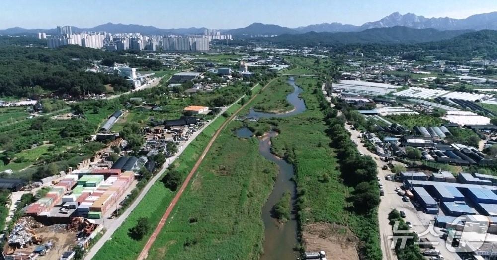 본문 이미지 - 고양창릉 3기신도시 예정지를 흐리고 있는 창릉천. (고양시 제공, 재판매 및 DB금지)