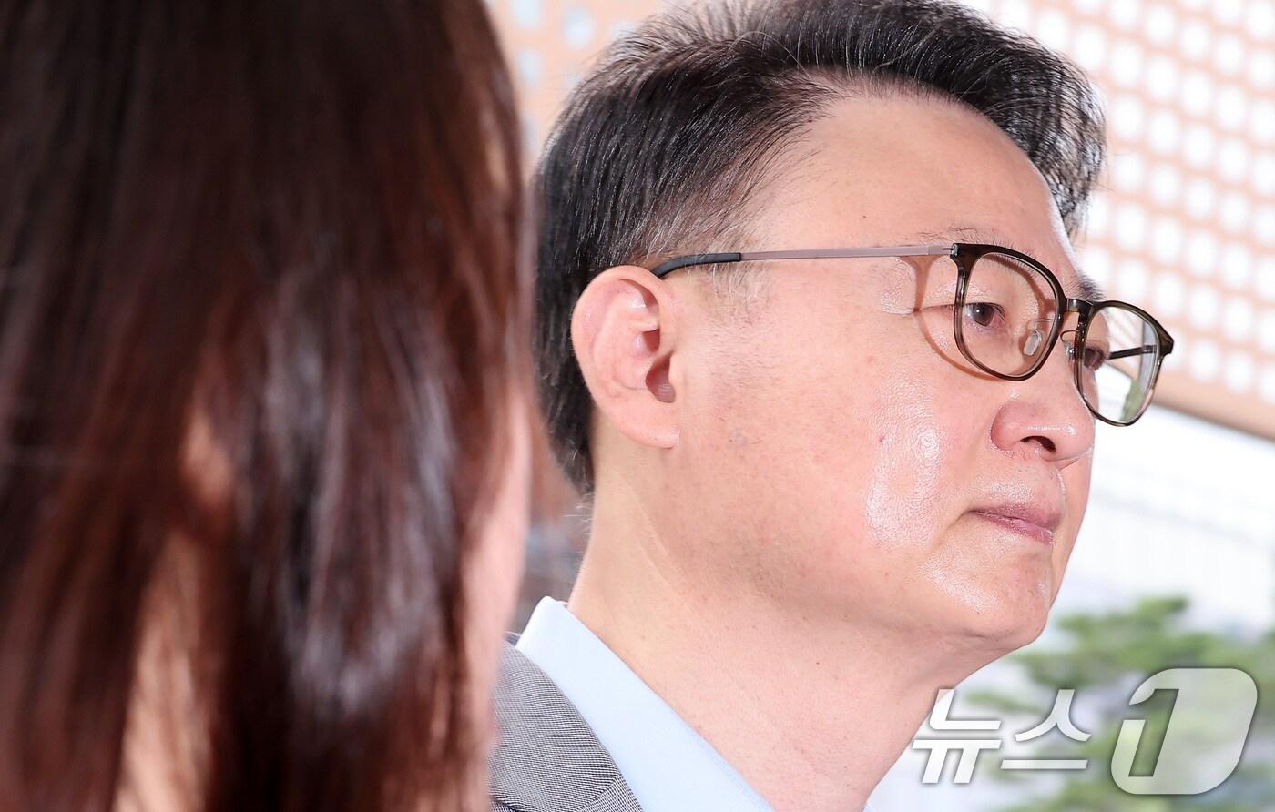 구세현 전 웰바이오텍 대표이사가 13일 서울 종로구 윤석열 전 대통령의 부인 김건희 여사 관련 의혹을 수사하는 민중기 특별검사팀 사무실에 조사를 받기 위해 출석하고 있다. 2025.7.13/뉴스1 ⓒ News1 김성진 기자