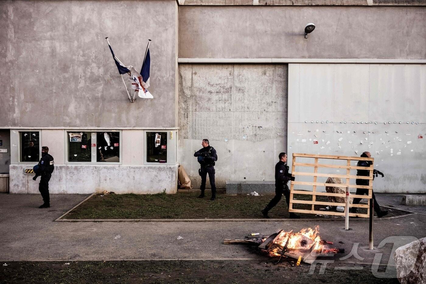 프랑스 리옹 인근 코르바스 교도소 앞. 2018.1.25 ⓒ AFP=뉴스1 ⓒ News1 김경민 기자
