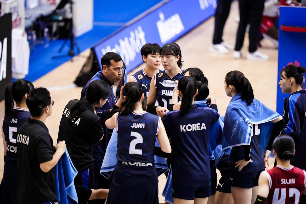 본문 이미지 - 1승 11패로 올해 VNL을 마친 여자 배구 대표팀. (FIVB 제공)