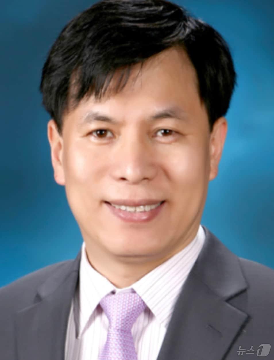 본문 이미지 - 이재명 대통령이 13일 과학기술정보통신부 과학기술혁신본부장에 박인규 서울시립대 물리학과 석좌교수를 임명했다. &#40;대통령실 제공. 재판매 및 DB 금지&#41; 2025.7.13/뉴스1 ⓒ News1 이재명 기자