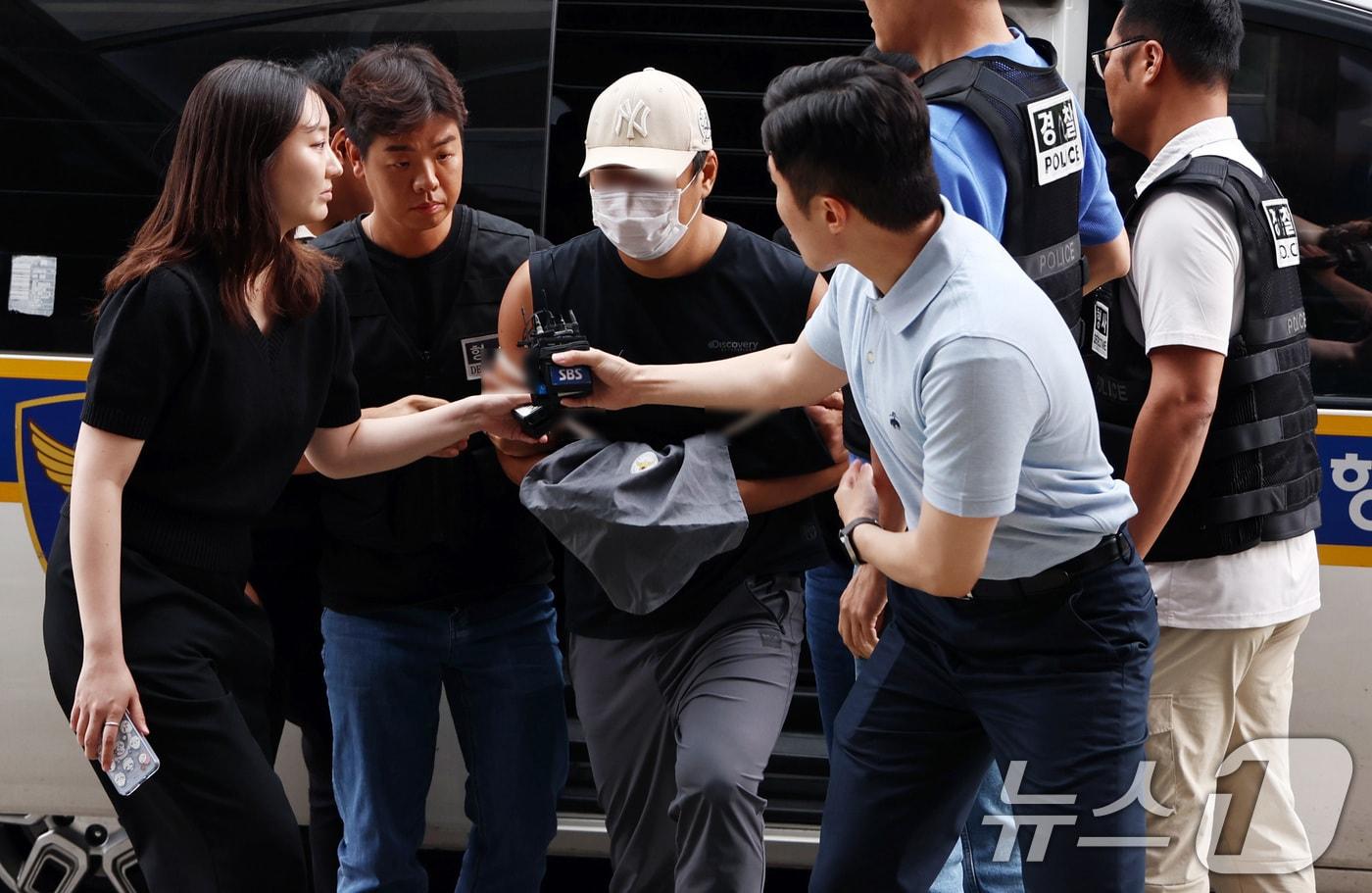 부모와 형 등 자신의 가족 3명을 살해한 30대 남성 A씨