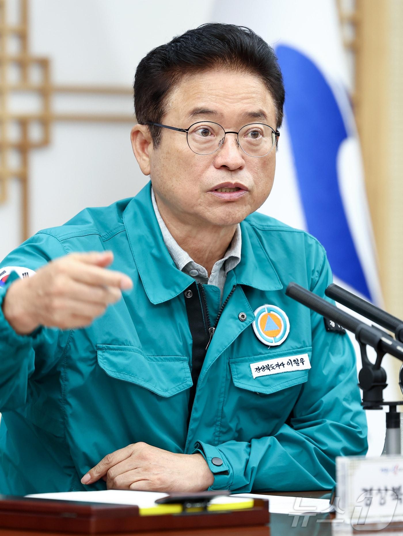 본문 이미지 - 이철우 경북도지사는 &#34;도는 실·국장급 안전지원책임관을 각 시군에 파견해 주민 대피와 마을 순찰대 운영을 적극 지원하고, 전 부서 24시간 비상 대응 체제를 유지하라＂고 지시했다. ⓒ News1 김대벽기자