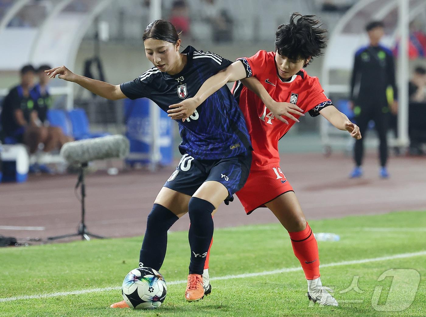 본문 이미지 - 농구, 핸드볼, 야구에 이어 여자축구도 한일전이 열린다. 2025.7.13 ⓒ 뉴스1 김진환 기자
