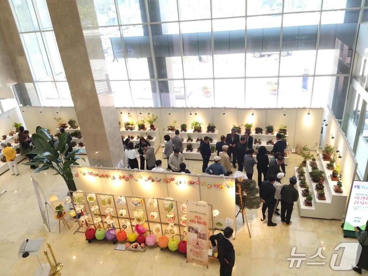 본문 이미지 - 예산군청 1층 전시관 전경. / 뉴스1