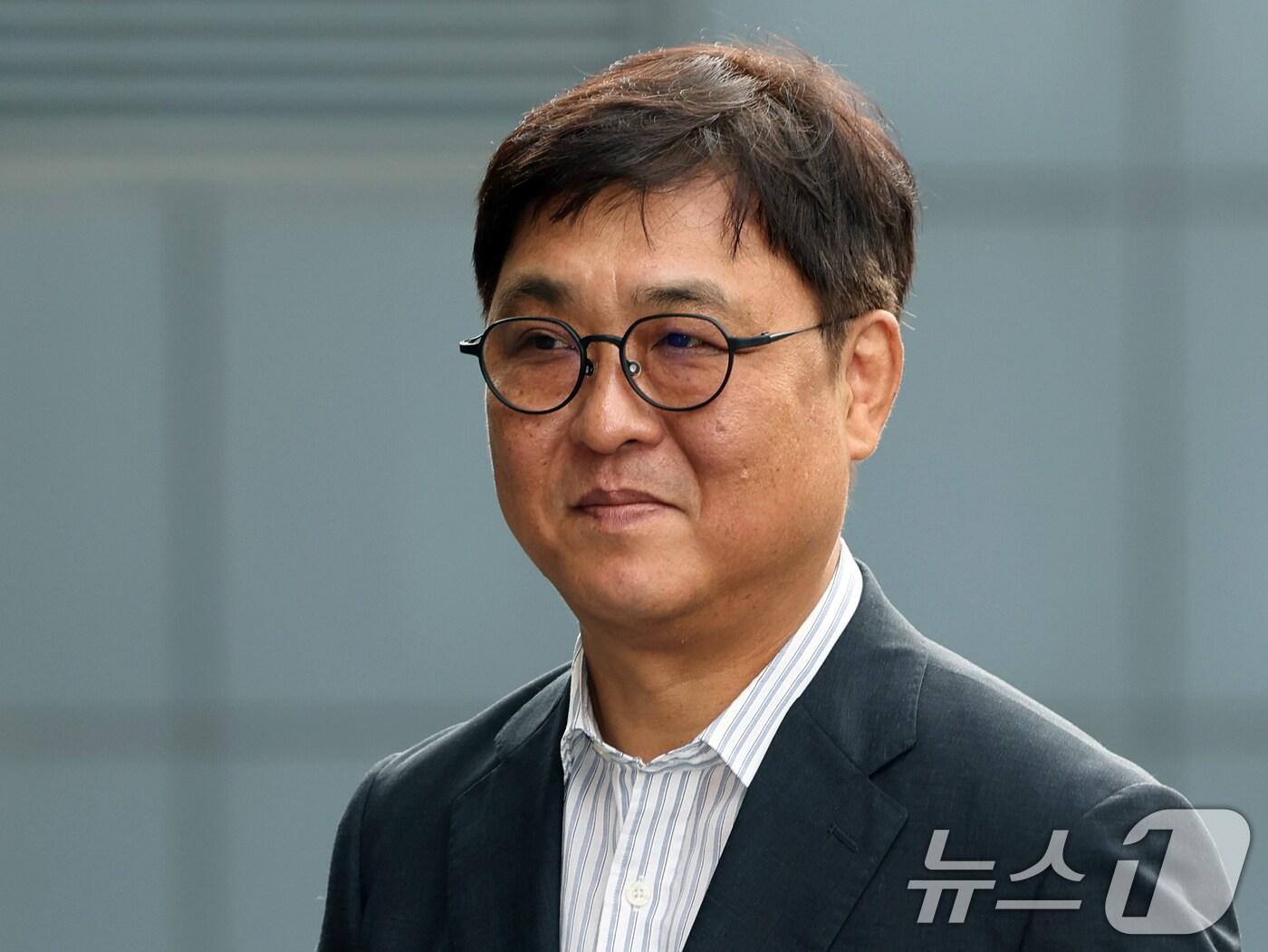 본문 이미지 - 최휘영 문화체육관광부 장관 후보자가 14일 오전 서울 종로구 국립현대미술관에 마련된 인사청문회 사무실로 출근하고 있다. 2025.7.14/뉴스1 ⓒ News1 황기선 기자