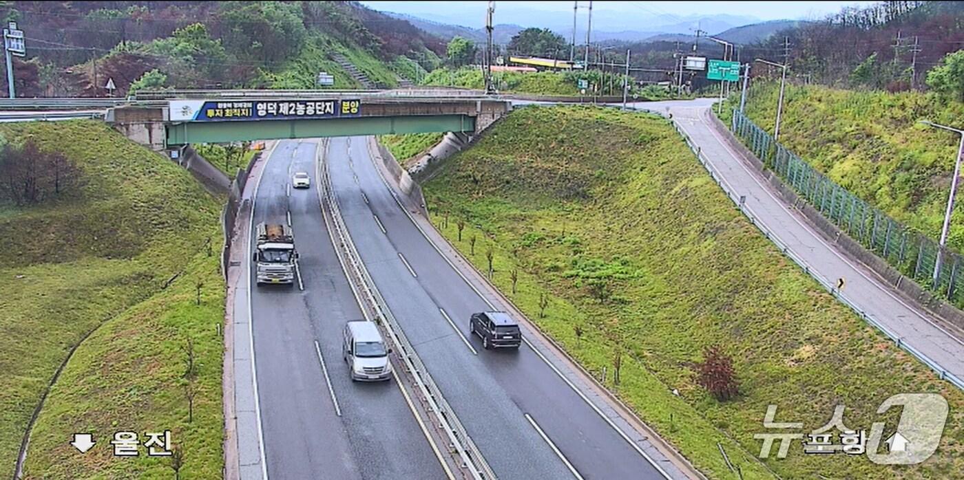 영덕군은 14일 산사태 발생 위험 지역에서 순찰을 강화하고 있다. 사진은 7번 국도  모습. (국토교통부 CCTV갈무리, 재판매 및 DB 금지) 2025.7.14/뉴스1 