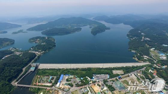 본문 이미지 - 진주시 진양호&#40;진주시 제공. 재판매 및 DB금지&#41;.