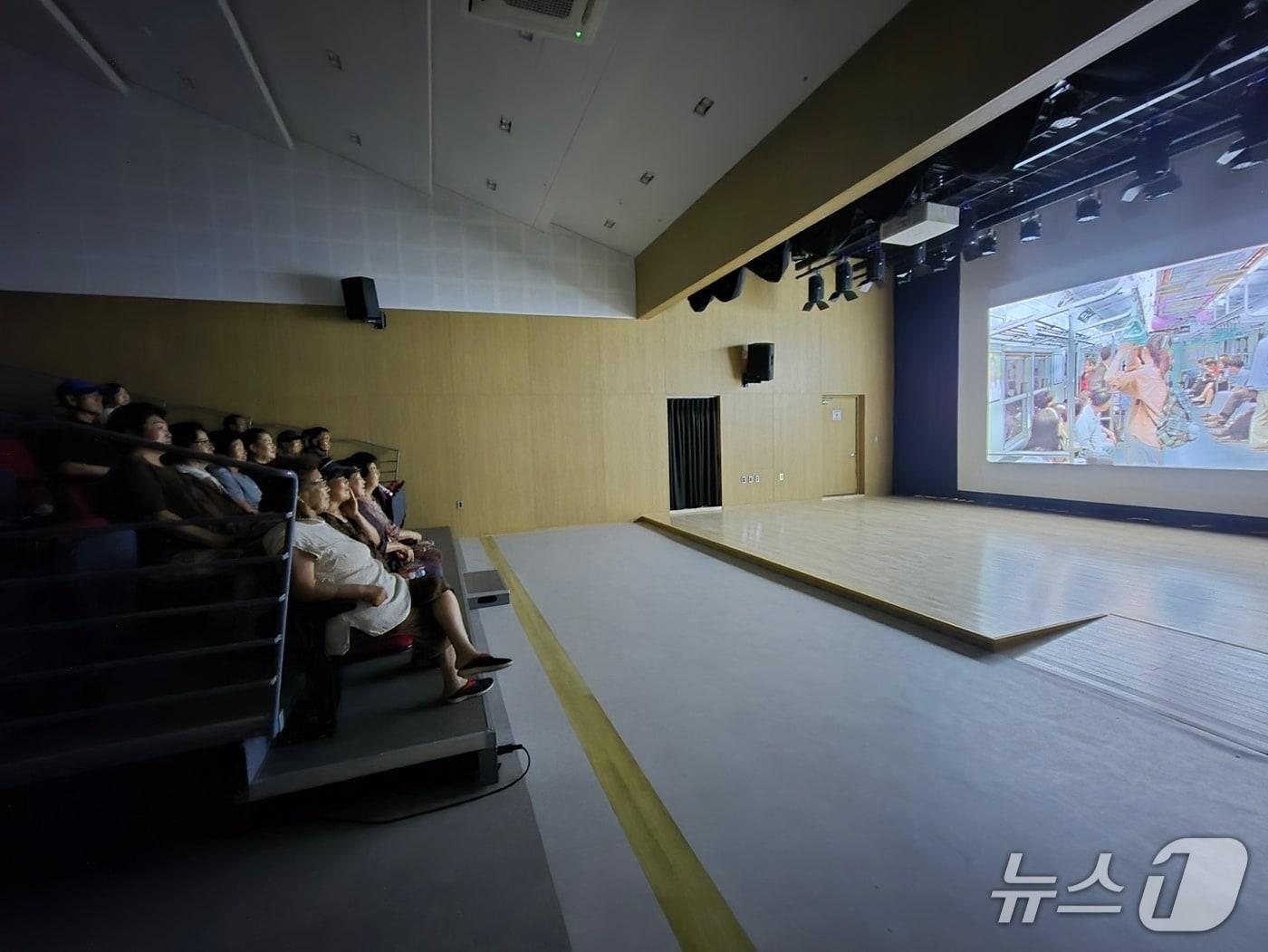 본문 이미지 - 우리동네아지트 4층 낭만극장(금산군 제공.재판매 및 DB금지)/뉴스1 