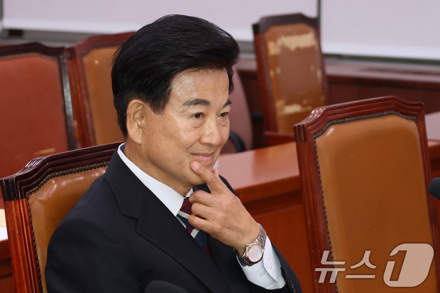 정동영 통일부 장관 후보자가 14일 오전 서울 여의도 국회 외교통일위원회 전체회의장에서 열린 인사청문회에 출석해 의원들의 의사진행 발언을 듣고 있다. 2025.7.14/뉴스1 ⓒ News1 이광호 기자