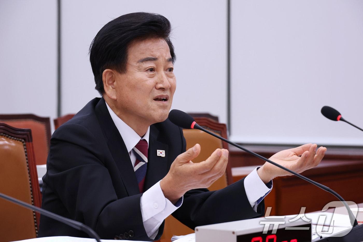 정동영 통일부 장관 후보자가 14일 오전 서울 여의도 국회 외교통일위원회 전체회의장에서 열린 인사청문회에서 농지취득 관련 의혹 질의에 답변하고 있다. 2025.7.14/뉴스1 ⓒ News1 이광호 기자