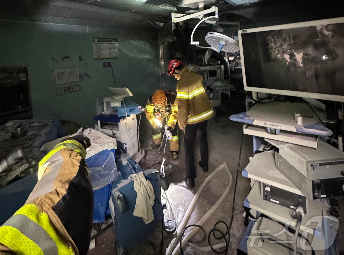 본문 이미지 - 14일 오전 8시 12분쯤 광주 동구 조선대학교 병원 신관 3층 수술실 7번방에서 불이 나 10분 만에 자체 진화됐다. 사진은 화재가 난 수술실 내부 모습. &#40;동부소방 제공. 재판매 및 DB 금지&#41; 2025.7.14/뉴스1 ⓒ News1 이승현 기자