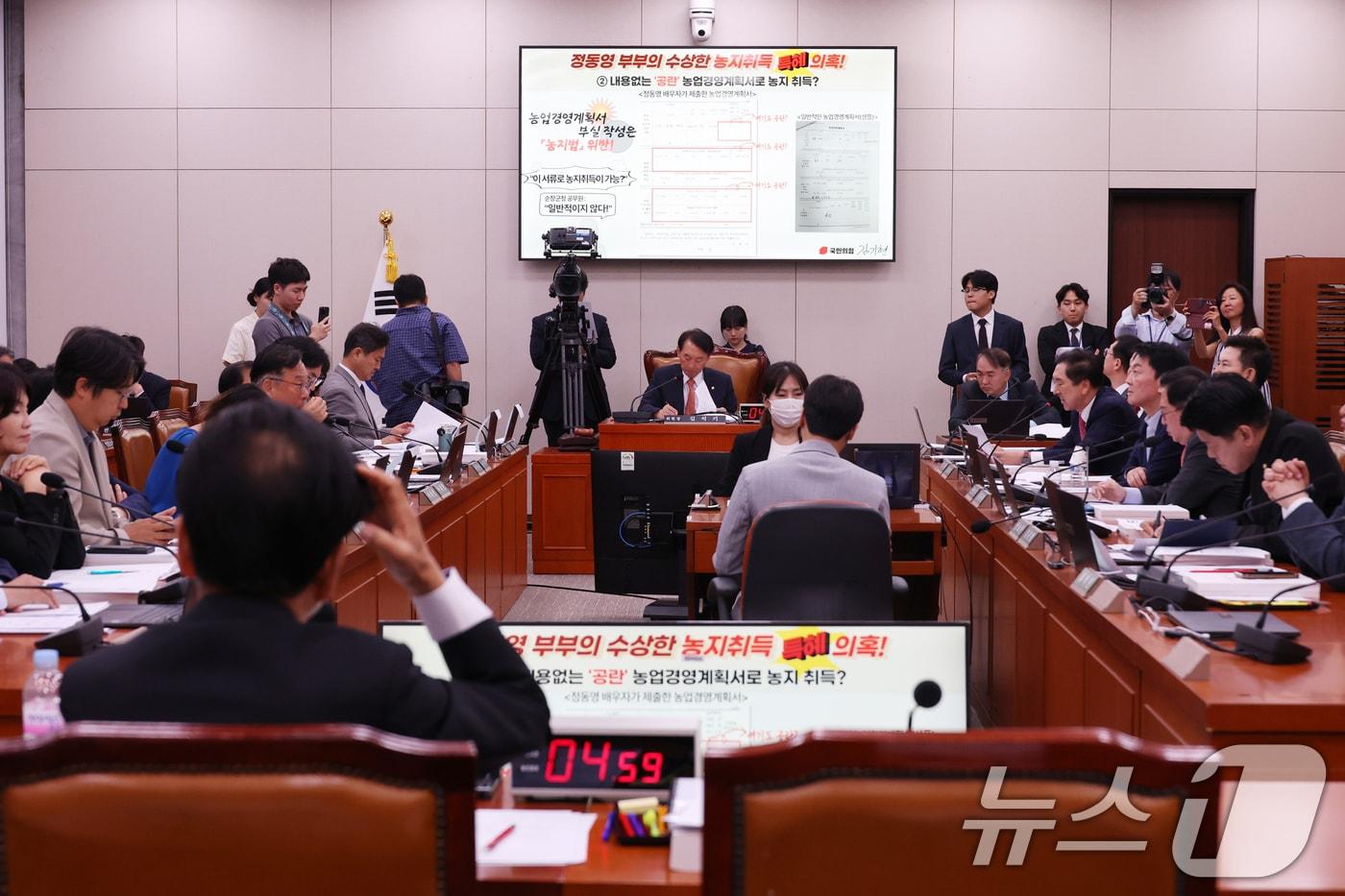 정동영 통일부 장관 후보자가 14일 오전 서울 여의도 국회 외교통일위원회 전체회의장에서 열린 인사청문회에서 농지취득 의혹 관련 김기현 국민의힘 의원 질의를 듣고 있다. 2025.7.14/뉴스1 ⓒ News1 이광호 기자