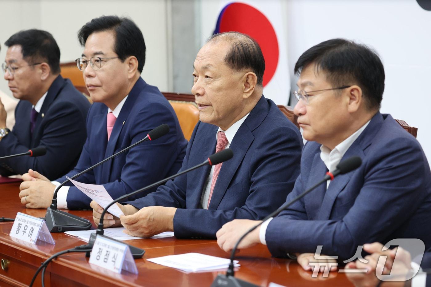 황우여 국민의힘 선거관리위원장이 14일 오전 서울 여의도 국회에서 열린 선거관리위원회 1차 회의에서 발언하고 있다. (국민의힘 제공) 2025.7.14/뉴스1