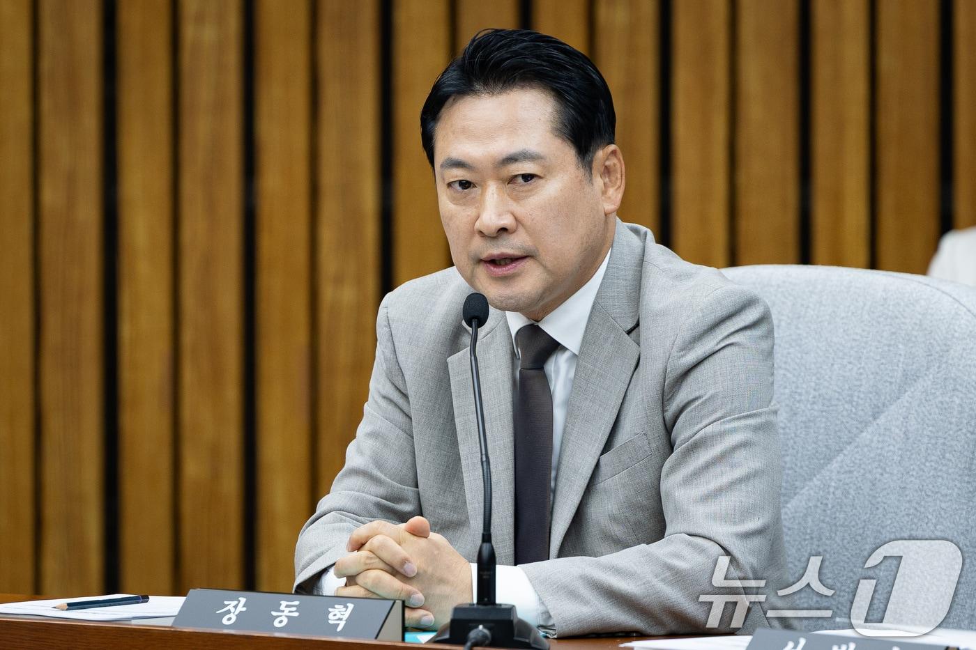 14일 서울 여의도 국회에서 열린 제427회 국회(임시회) 헌법재판소 재판관 후보자를 겸하는 헌법재판소장(김상환) 임명동의에 관한 인사청문특별위원회 제1차 전체회의에서 야당 간사로 선임된 장동혁 국민의힘 의원이 인사말을 하고 있다. 2025.7.14/뉴스1 ⓒ News1 유승관 기자