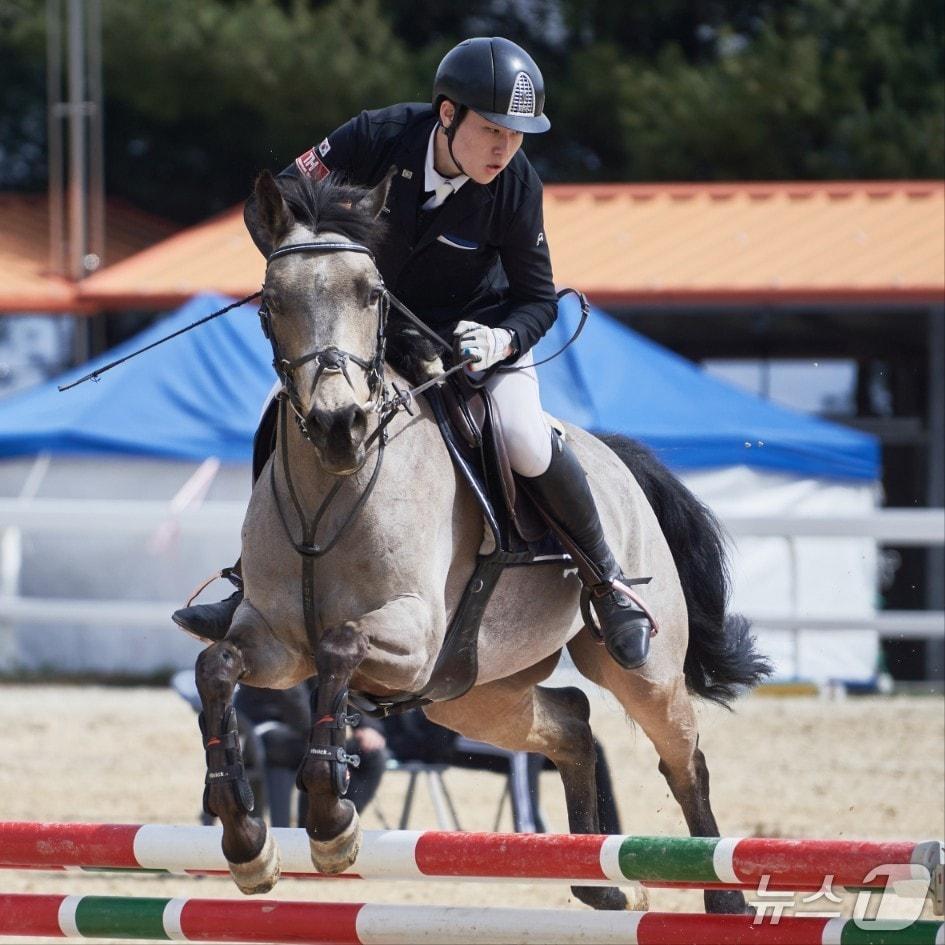 본문 이미지 - &#39;제1회 경기도체육회장배 전국 승마대회&#39;가 14일 개막했다.&#40;장수국제승마장, 경기도승마협회 제공. 재판매 및 DB금지&#41;2025.7.14/뉴스1