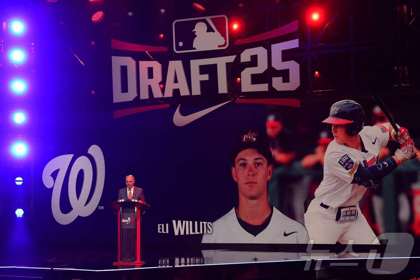 고교생 유격수 엘리 윌리츠는 14일(한국시간) 열린 2025 메이저리그 신인 드래프트에서 전체 1순위로 워싱턴 내셔널스의 지명을 받았다. ⓒ AFP=뉴스1
