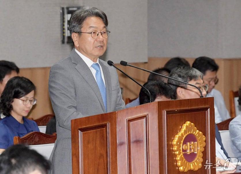 본문 이미지 - 강기정 광주시장이 14일 오전 시의회 본회의장에서 열린 제334회 임시회 제2차 본회의 시정질문에 참석해 시정질문 답변을 하고 있다.(광주시 제공. 재판매 및 DB 금지). /뉴스1