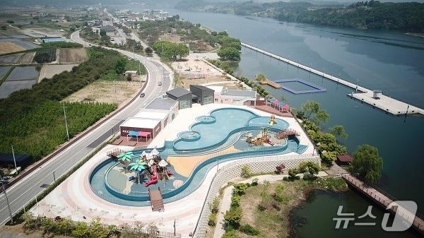 본문 이미지 -  충주 탄금호 물놀이장 전경.(자료사진)/뉴스1