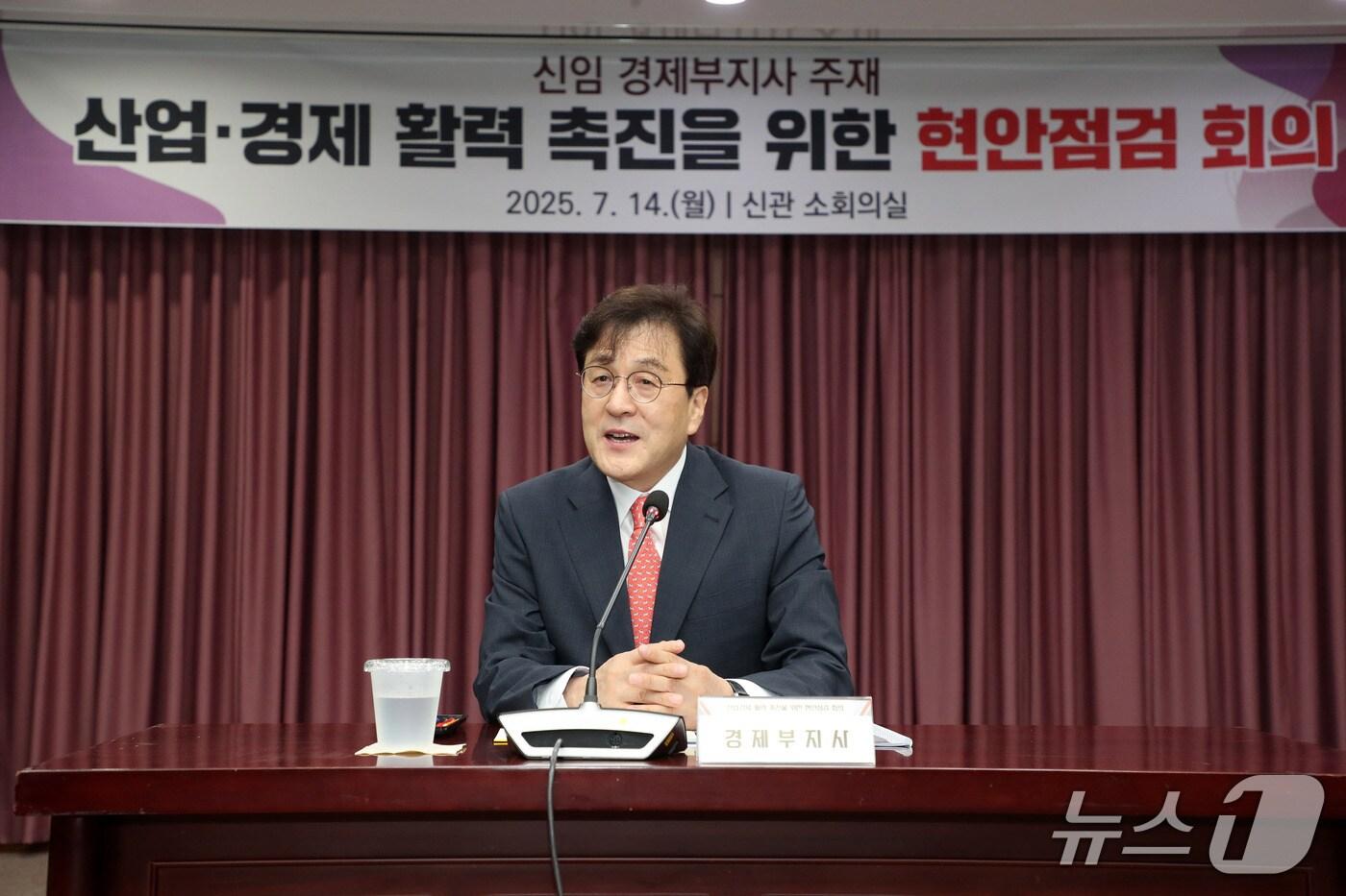 공식 취임한 김광래 강원도 경제부지사.(강원도 제공. 재판매 및 DB금지)/뉴스1