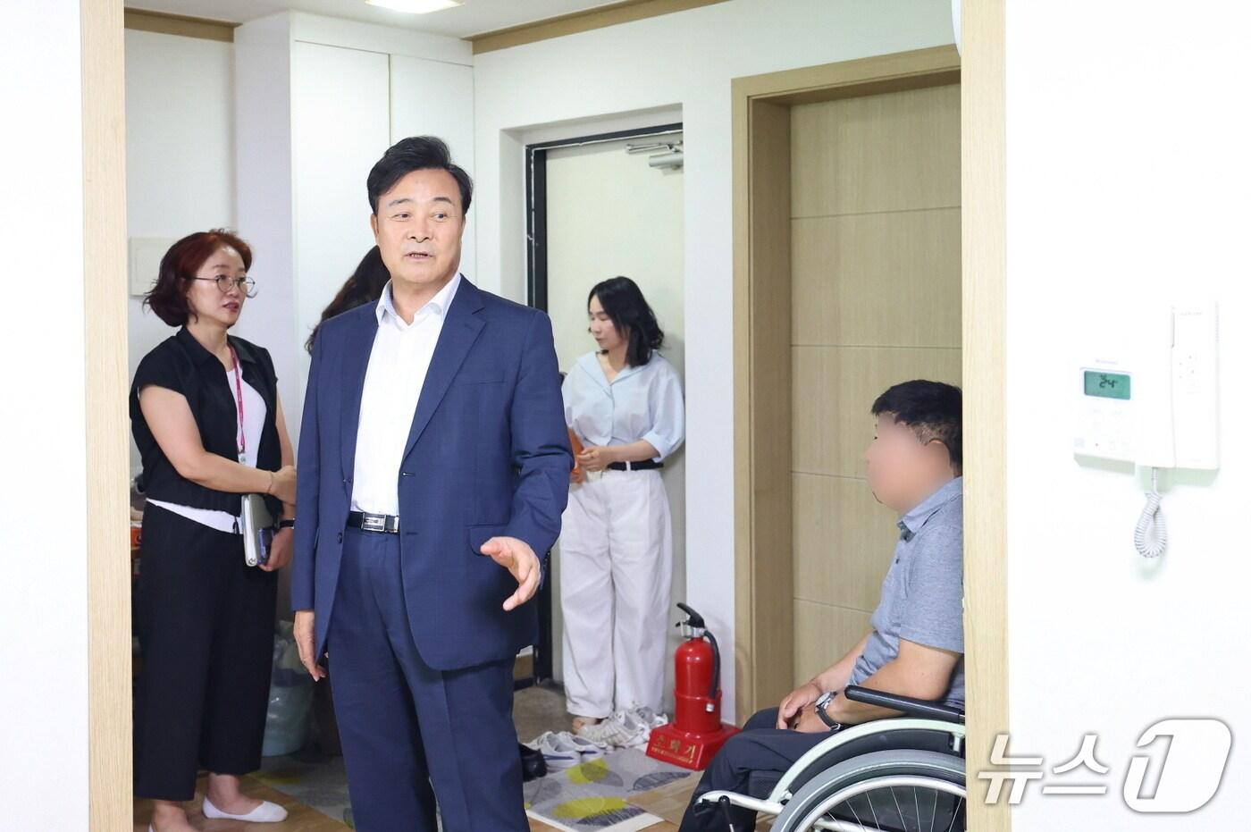 김성제 경기 의왕시장 폭염 현장 방문. (의왕시 제공. 재판매 및 DB 금지) 2025.7.14/뉴스1