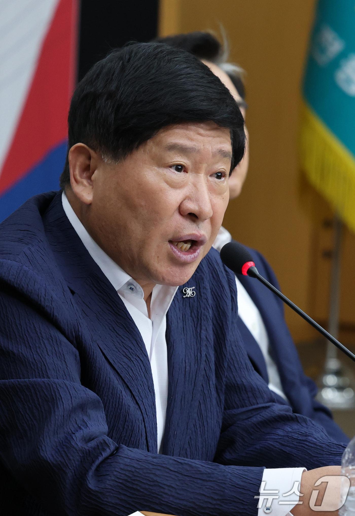 본문 이미지 - 홍성현 충남도의회 의장이 14일 대전시청 대회의실에서 열린 대전충남 행정통합 특별법(안) 증정식에서 발언하고 있다. 2025.7.14/뉴스1 ⓒ News1 김기태 기자