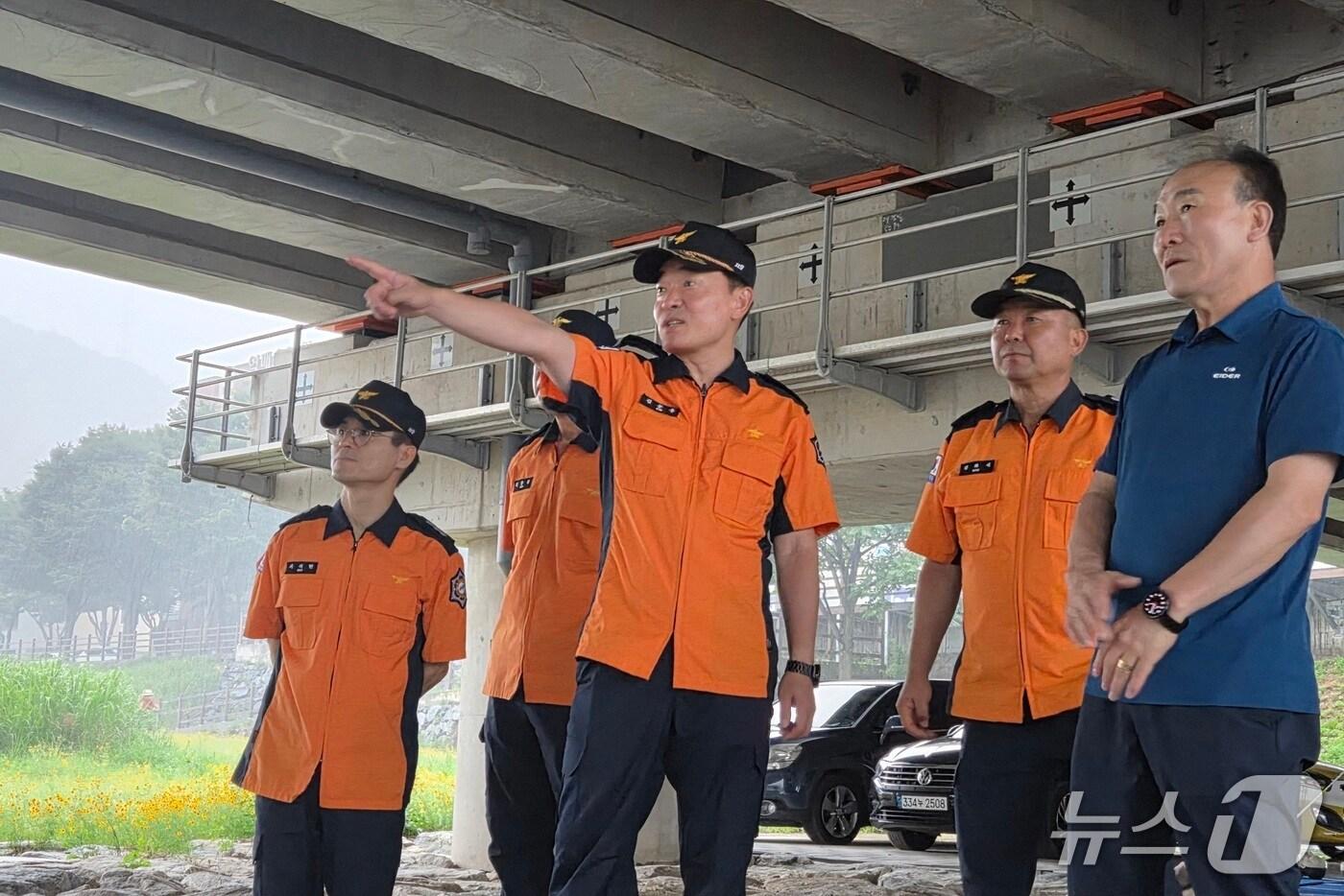 김문용 대전소방본부장이 주요 수난사고 현장을 점검하고 있다.(대전소방본부 제공. 재판매 및 DB금지)/뉴스1