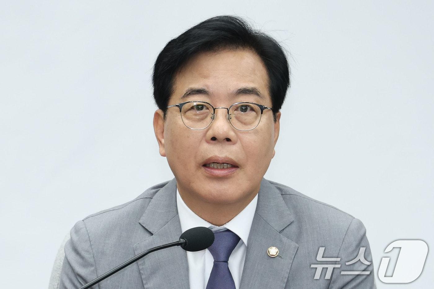 송언석 국민의힘 비상대책위원장 겸 원내대표가 15일 오전 서울 여의도 국회에서 열린 원내대책회의에서 발언하고 있다. 2025.7.15/뉴스1 ⓒ News1 이광호 기자