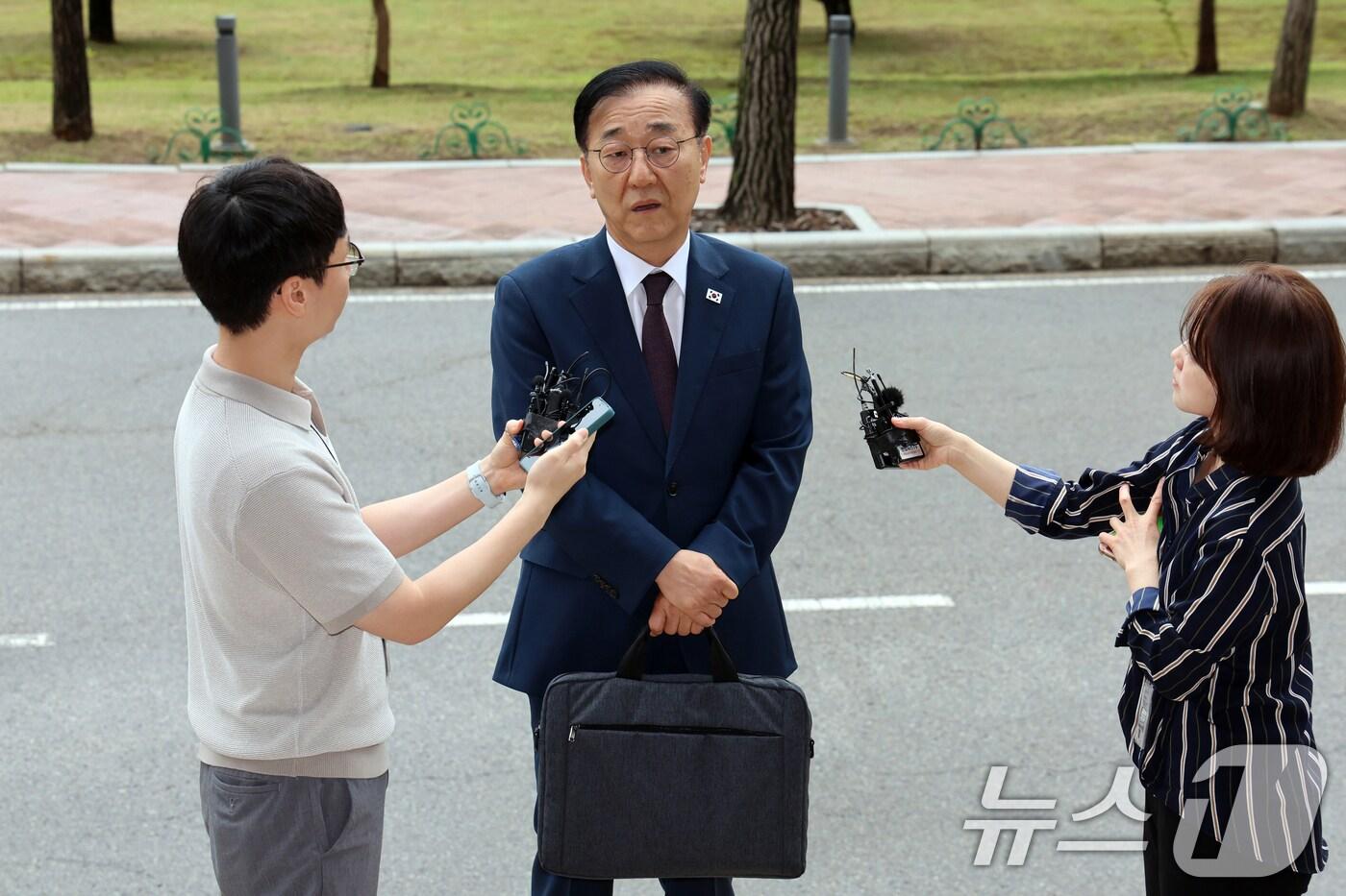 김윤덕 국토교통부 장관 후보자가 경기 과천시 정부과천청사에 마련된 인사청문회 사무실로 출근하며 소감을 밝히고 있다. /뉴스1 ⓒ News1 황기선 기자