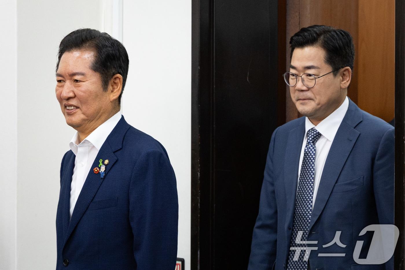 정청래(왼쪽), 박찬대 더불어민주당 당대표 후보. ⓒ News1 유승관 기자