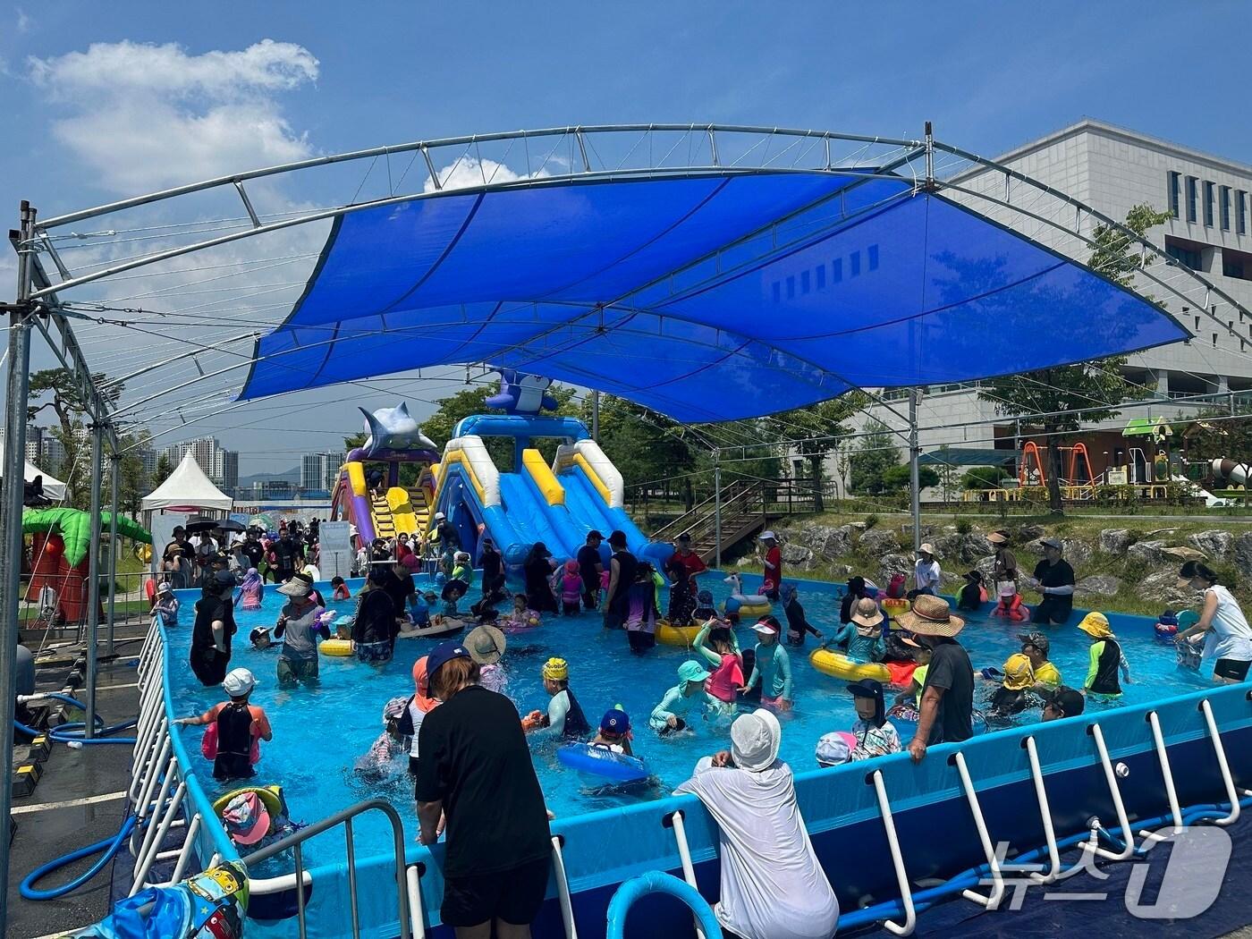 본문 이미지 - 청주시유기농복합단지 물놀이장&#40;청주시 제공. 재판매 및 DB금지&#41;./뉴스1