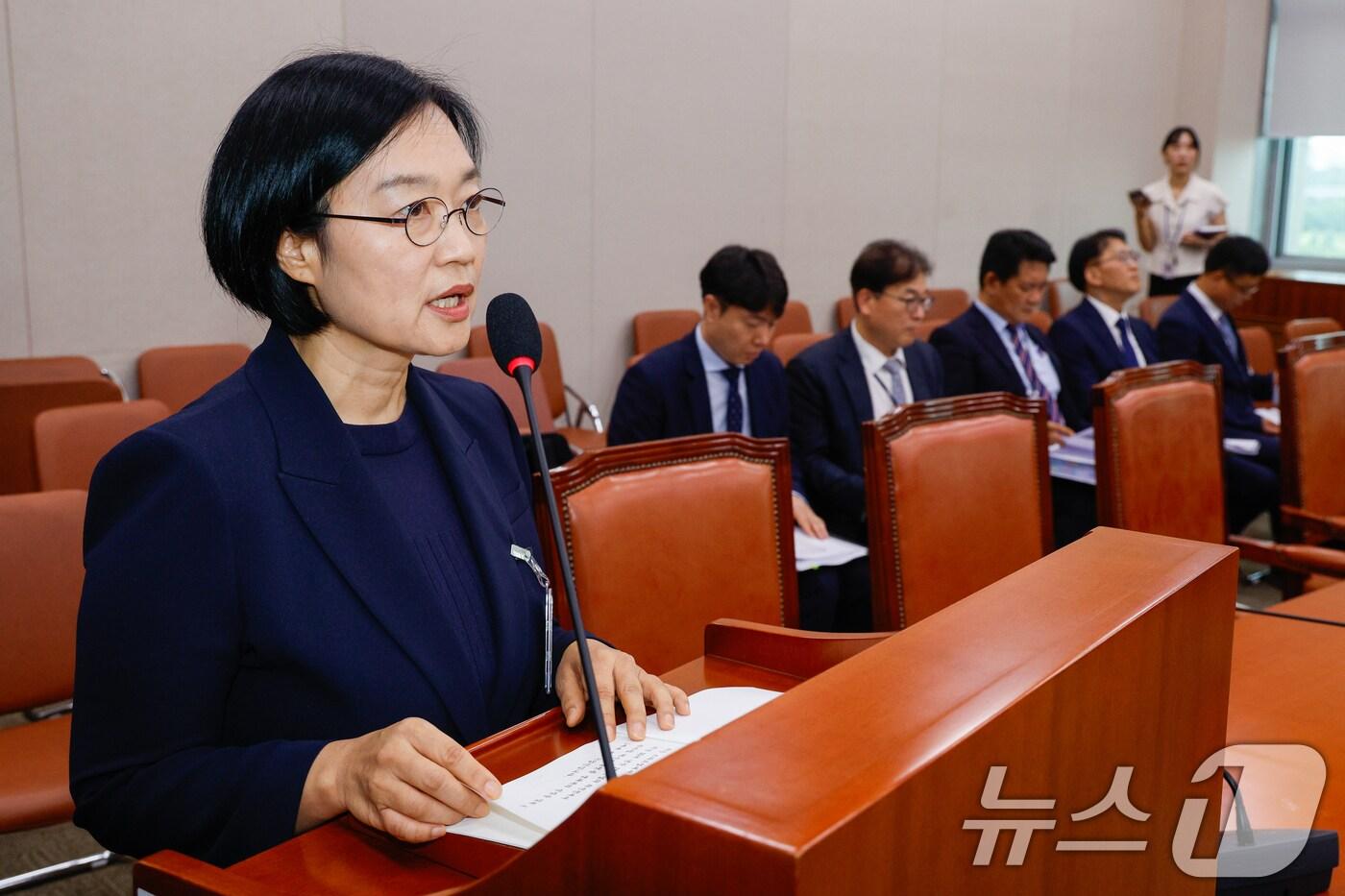 한성숙 중소벤처기업부 장관 후보자가 15일 오전 서울 여의도 국회 산업통산자원중소벤처기업위원회에서 열린 인사청문회에 출석해 모두 발언을 하고 있다. 2025.7.15/뉴스1 ⓒ News1 안은나 기자
