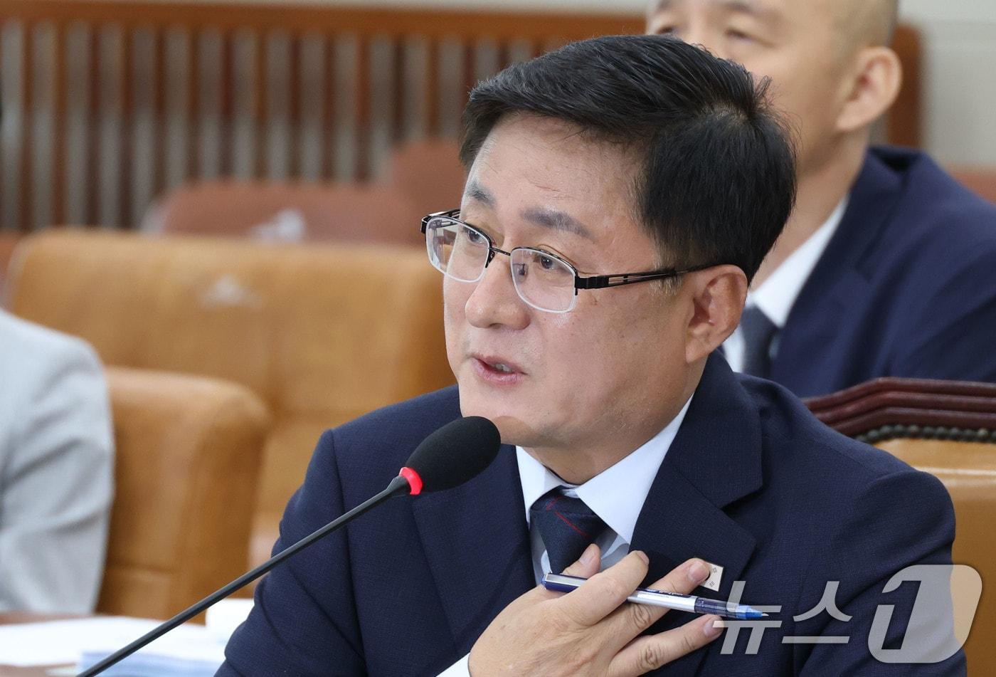 김성환 환경부 장관 후보자가 15일 오전 서울 여의도 국회 환경노동위원회 전체회의장에서 열린 인사청문회에 출석해 의원 질의에 답하고 있다. 2025.7.15/뉴스1 ⓒ News1 이광호 기자