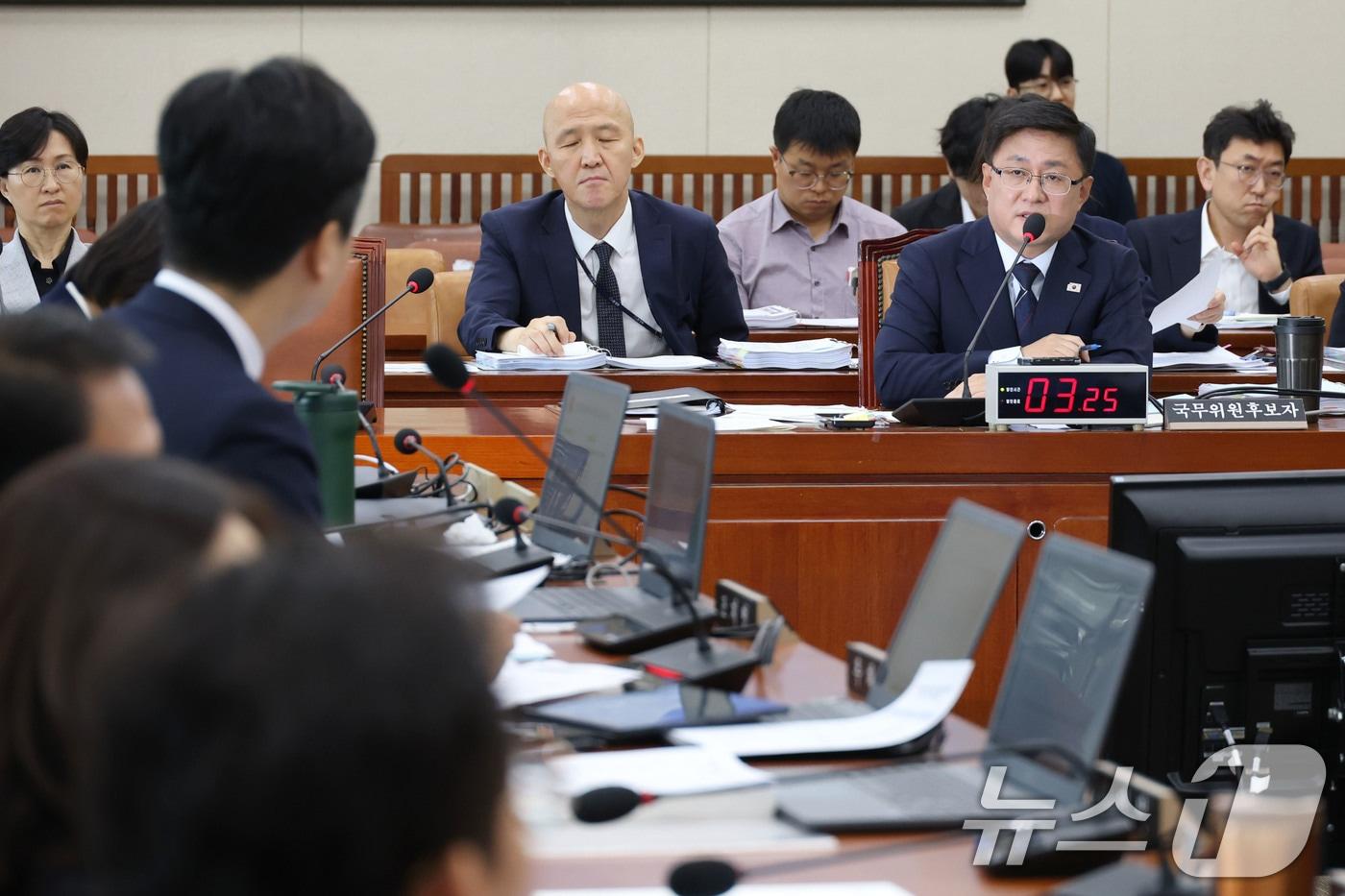 김성환 환경부 장관 후보자가 15일 오전 서울 여의도 국회 환경노동위원회 전체회의장에서 열린 인사청문회에 출석해 의원 질의에 답하고 있다. 2025.7.15/뉴스1 ⓒ News1 이광호 기자