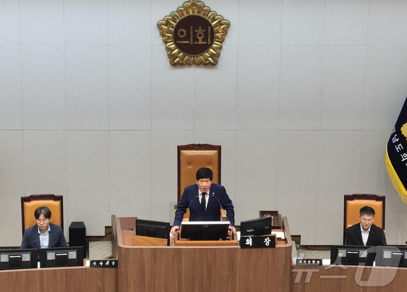 본문 이미지 - 홍성현 충남도의회 의장이 360회 임시회 개회사를 하고 있다..(재판매 및 DB금지) 2025.7.15/뉴스1