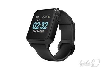 본문 이미지 - 연천군이 치매노인에게 무상 제공하는 손목밴드 형 배회감지기. &#40;연천군 제공, 재판매 및 DB금지&#41;