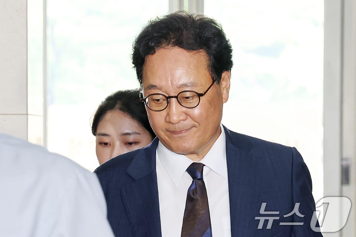 왕윤종 전 국가안보실 경제안보비서관이 15일 오후 서울 서초구 이명현 순직해병특검 사무실에 참고인 신분으로 출석하고 있다. 2025.7.15/뉴스1 ⓒ News1 민경석 기자