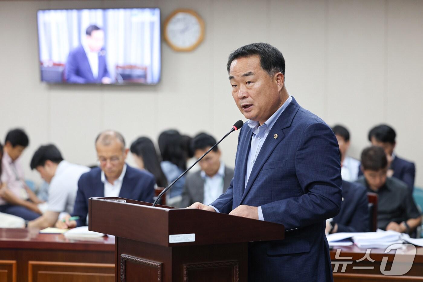 최무경 전남도의원이  &#39;전남도 섬 관광 육성 조례안&#39;에 대한 제안설명을 하고 있다.&#40;전남도의회 제공, 재판매 및 DB 금지&#41;/뉴스1