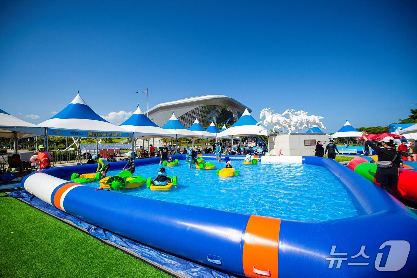 부산 영도구 아미르공원 절영마상 일원에 26일 개장하는 '어린이 물놀이장'. (부산 영도구 제공. 재판매 및 DB 금지)