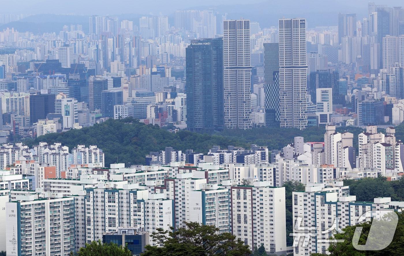 사진은 이날 서울 남산에서 바라본 서울 아파트단지 모습. 2025.7.15/뉴스1 ⓒ News1 김명섭 기자
