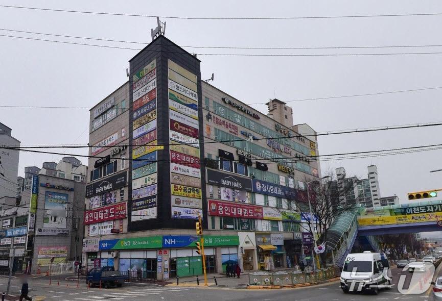 본문 이미지 - 이천시가 제2호 골목형상점가로 지정한,'흥인프자라’ 모습.(이천시 제공)