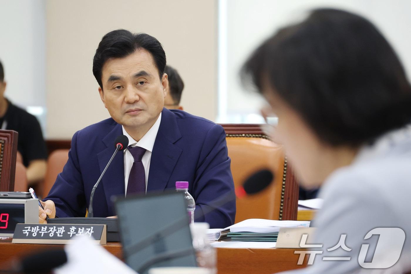 안규백 국방부 장관 후보자가 15일 오전 서울 여의도 국회 국방위원회 전체회의장에서 열린 인사청문회에 출석해 추미애 더불어민주당 의원 질의를 듣고 있다. 2025.7.15/뉴스1 ⓒ News1 이광호 기자