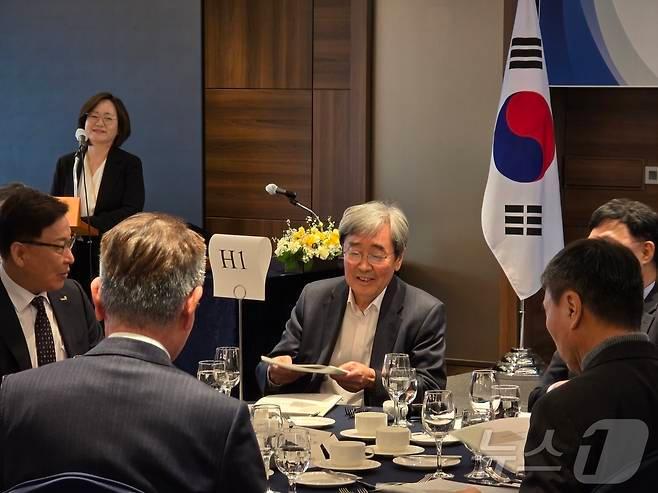 본문 이미지 - 지난 2월 한국식품산업협회가 개최한 정기 총회에 참석한 박진선 샘표식품 대표. ⓒ News1 이형진 기자