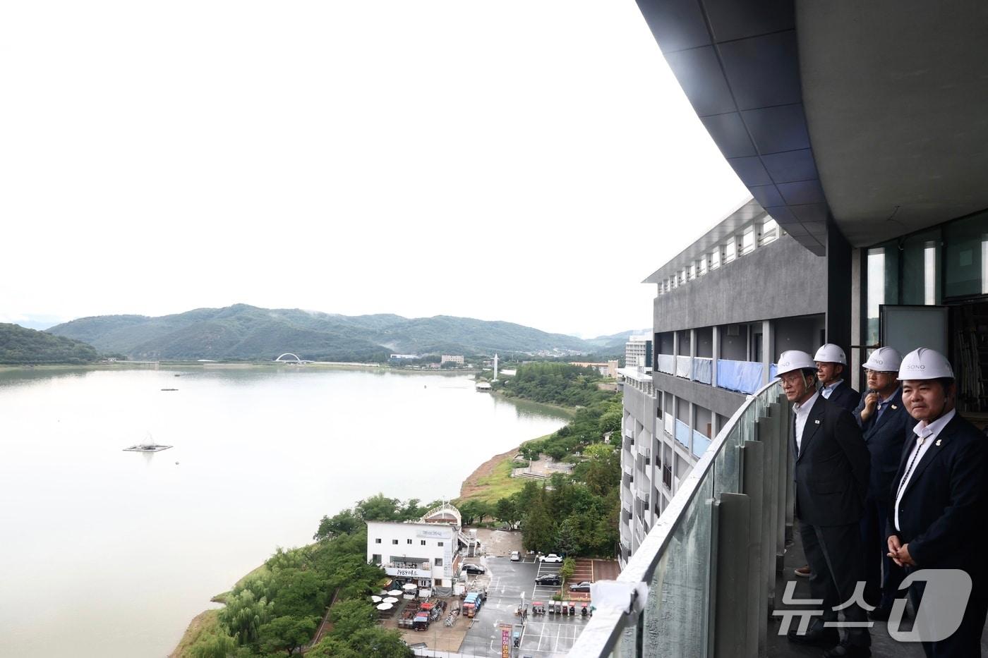 김민석 국무총리가 15일 경주 APEC 현장 점검을 진행하고 있다. (총리실 자료 제공)