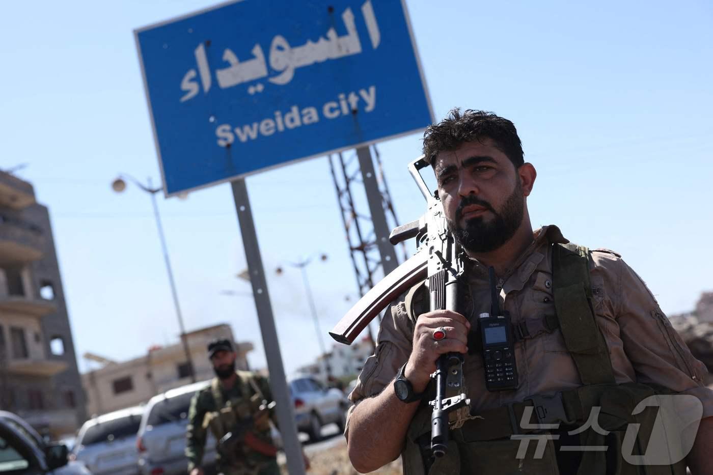 15일&#40;현지시간&#41; 시리아 수웨이다에서 드루즈 민병대와 베두인 부족 간의 충돌이 발생한 직후 현장에 투입된 시리아 정부군의 모습. 2025.07.15. ⓒ AFP=뉴스1 ⓒ News1 윤다정 기자