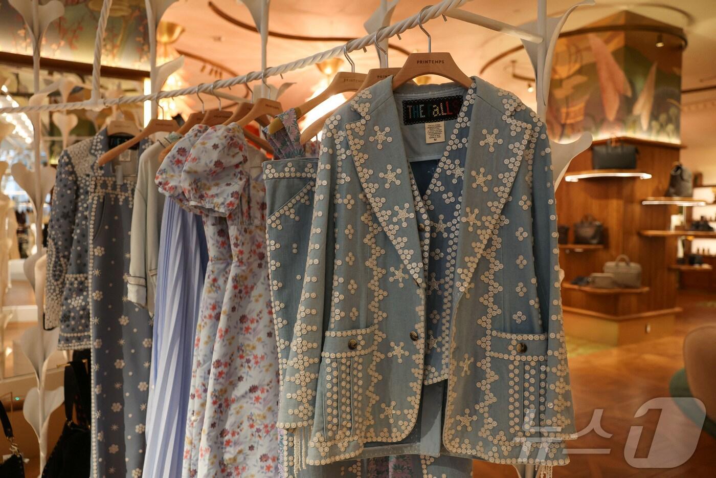 3월 28일&#40;현지시간&#41; 미국 뉴욕의 프랭땅 뉴욕 매장에 의류가 전시된 모습. 2025.03.28. ⓒ 로이터=뉴스1 ⓒ News1 윤다정 기자