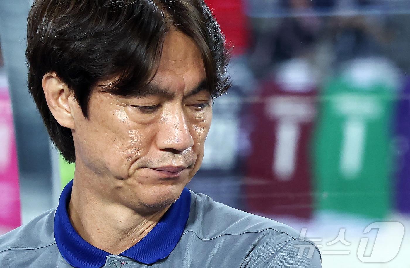 홍명보 대한민국 축구 국가대표팀 감독이 15일 오후 경기 용인시 처인구 용인미르스타디움에서 열린 2025 동아시아축구연맹&#40;EAFF&#41; E-1 챔피언십 남자부 대한민국과 일본의 경기에서 1대0으로 패배한 뒤 아쉬워 하고 있다. 2025.7.15/뉴스1 ⓒ News1 김영운 기자